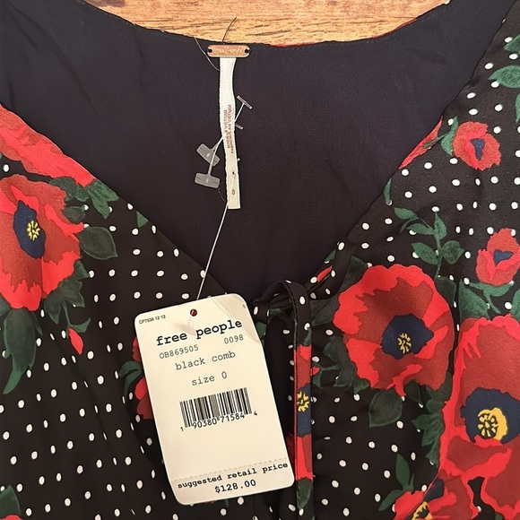 Free People Pin Up Style Red Rose & Polka Dot Long Sleeve V Neck Dress A13 - Picture 3 of 4